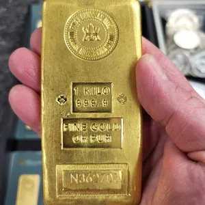 Gold jewelry piece 12 on display